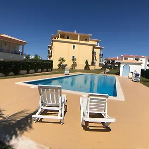  Apartamento Oura T1 Coral , Close To The Strip, Swimming Pool, Wi Fi, A/c